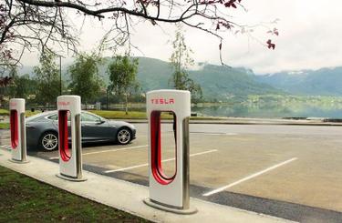 tesla supercharger (select to view enlarged photo)