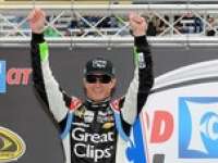 Food City 500 Kasey Kahne Pulls Away from Keselowski For Win