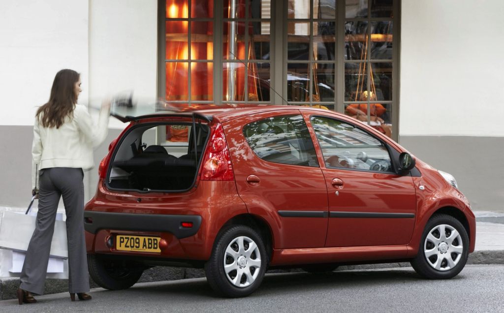 høj fingeraftryk Regeringsforordning New Peugeot 107 Now Available In UK Showrooms
